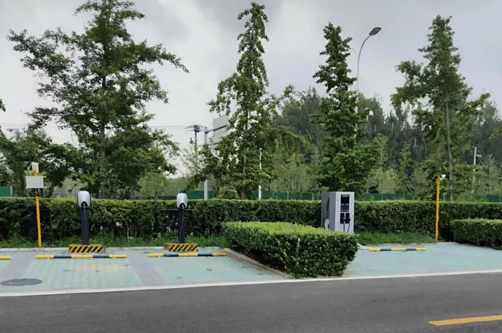 中海油能源研究院充电站现场图