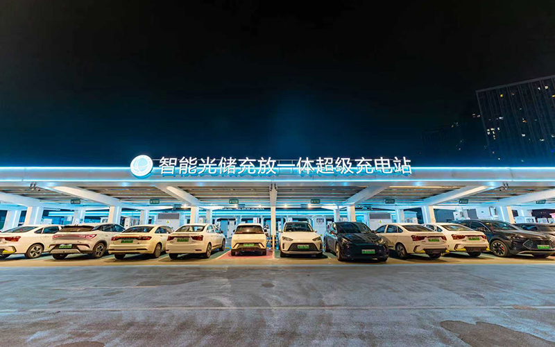 武汉南太子湖超级充换电站。杨平摄