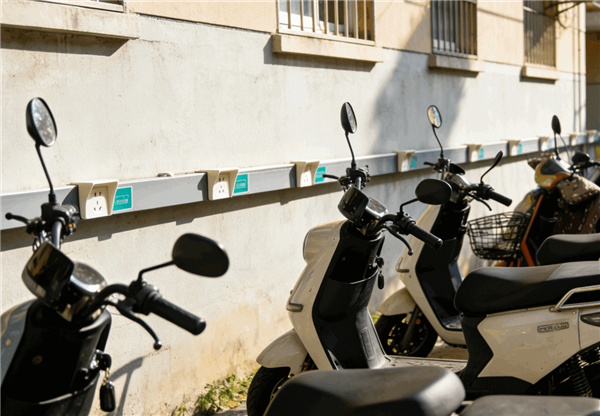 小区充电桩被曝给电瓶车充虚电 续航缩水！充电桩公司回应：没有暗箱操作