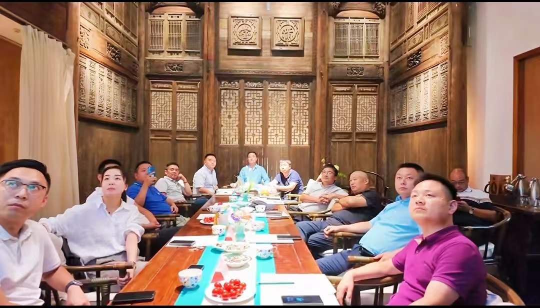 一起充电丨第四期重卡充换电专场行业趋势与资源协同闭门交流会 成功举行！